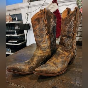 Cowboy boots. Says 7.5B. made in mexico